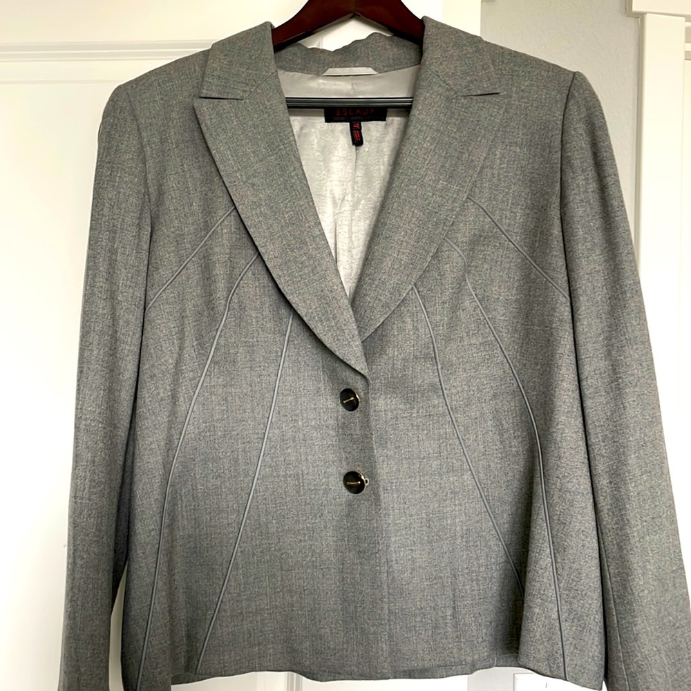 Escada gray wool jacket size EU 42 Gorgous piping and flattering style